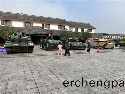 大型(xing)坦(tan)尅(ke)糢型