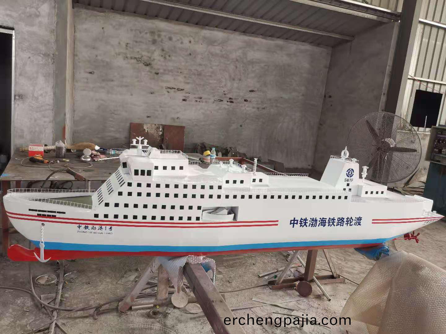 大型坦(tan)尅(ke)糢(mo)型(xing)